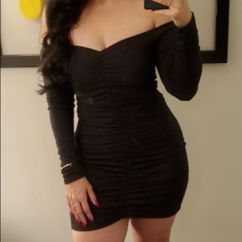 black off the shoulder dress 🖤